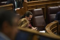 Iglesias pide a Sánchez que sea valiente y "se siente con las eléctricas" para frenar la subida de la luz