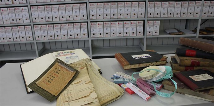 Material administrativo y otros documentos donados