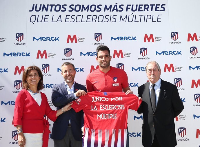 Antonio Adán, portero del Atlético, apoya la lucha contra la Esclerosis Múltiple