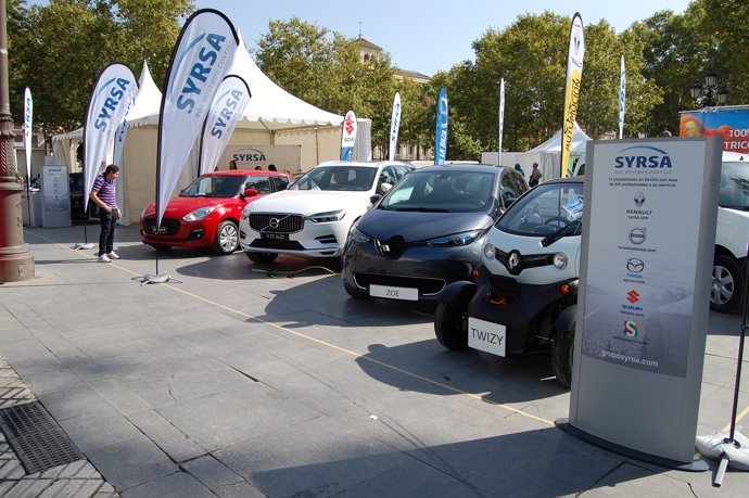 Exposición de vehículos sostenibles.