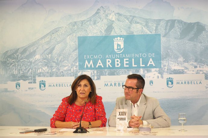 Carmen Díaz y director Museo Grabado Español de Marbella