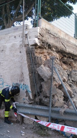 Derrumbe parcial de un muro en el CEIP Santa Isabel