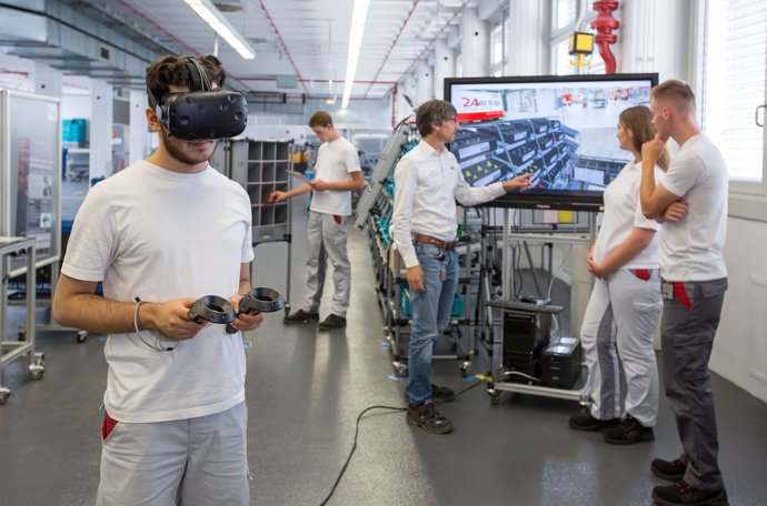 Trabajadores de Audi entrenando con tecnologías de realidad virtual