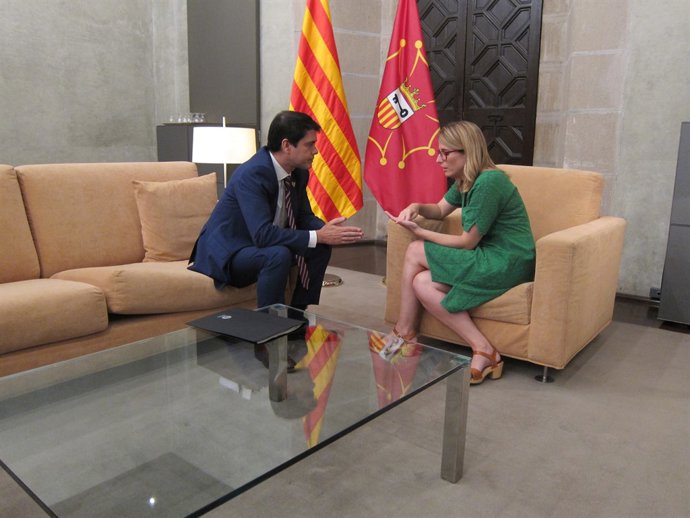 El pte.de la Diputació de Barcelona, Marc Castells, i la consellera Elsa Artadi