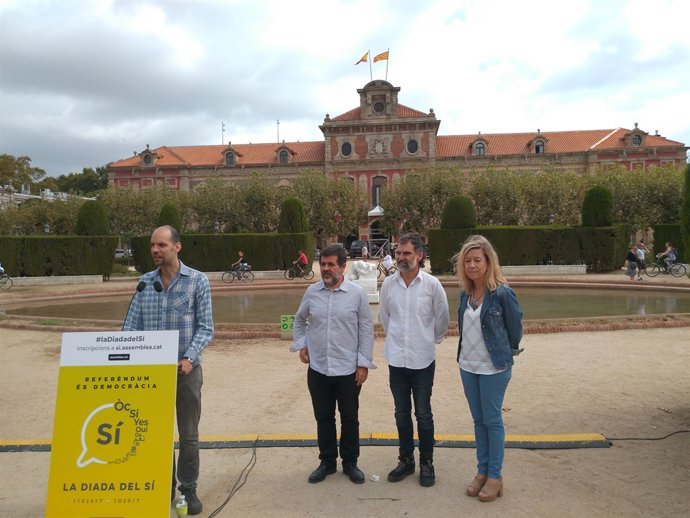 Adrià Alsina, Jordi Sànchez (ANC), Jordi Cuixart (Òmnium) Neus Lloveras (AMI)