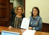 Gobierno y PSOE atribuyen los ataques a la tesis de Sánchez a que la oposición no puede criticar la acción del Ejecutivo