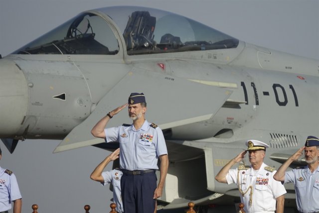 El Rey Felipe, en la Base Aérea de Morón                    