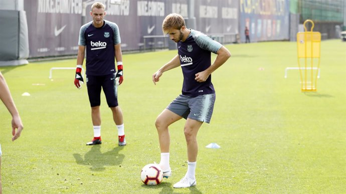 El jugador del FC Barcelona Sergi Samper en un entrenamiento