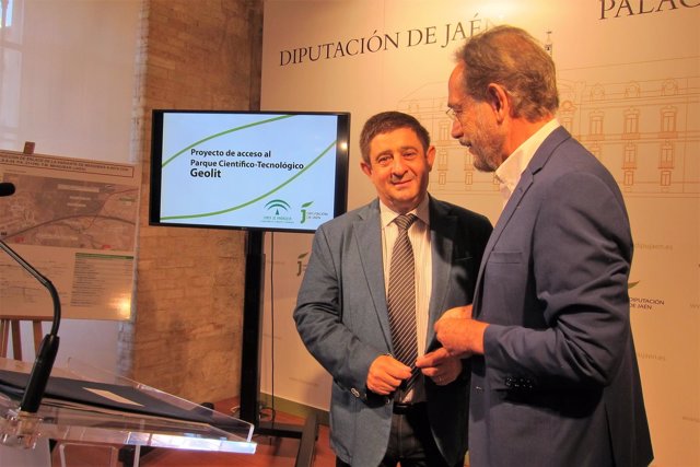 Francisco Reyes y Felipe López presentan el proyecto de acceso a Geolit.