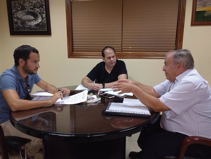 Reunión de Rojas (IU) con responsables de la Asociación de Parques Empresariales