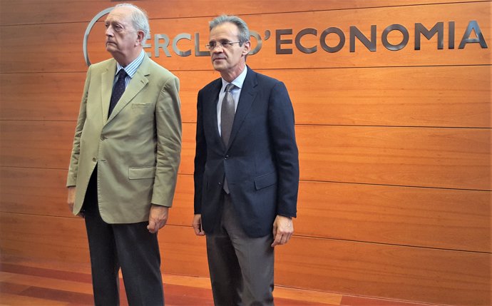 President del Cercle d'Economia, Juan José Brugera; de CaixaBank, Jordi Gual