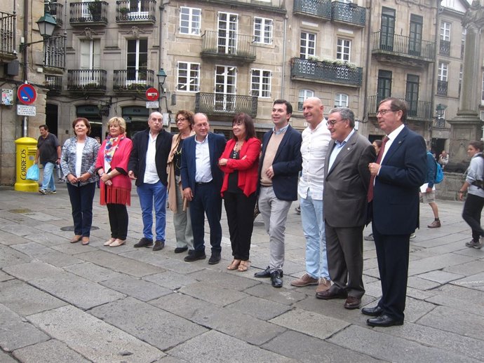 La presidenta del PSOE, Cristina Narbona, en Santiago junto a Gonzalo Caballero