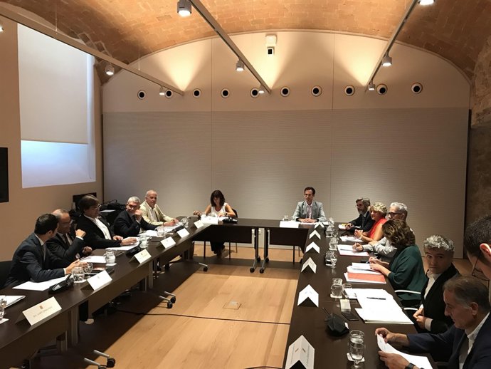 Quim Torra, Ada Colau i Damià Calvet en la reunió del Consorci de l'Habitatge