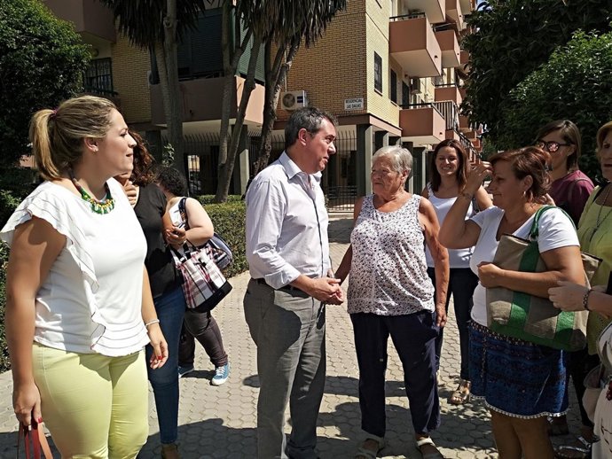 Espadas analiza con vecinos las obras del CEIP Escritor Alfonso Grosso