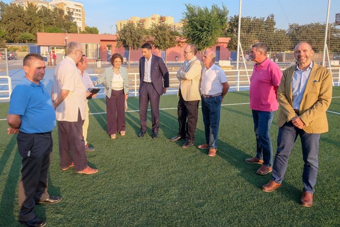 Carmen Castreño visita el centro deportivo 'Vega de Triana'