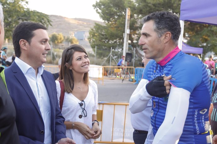 La Diputación arropa a Indurain y Olano en la marcha 'Juan Martínez Oliver'