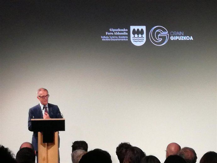 Guirao en el acto de inauguración de la escuela.