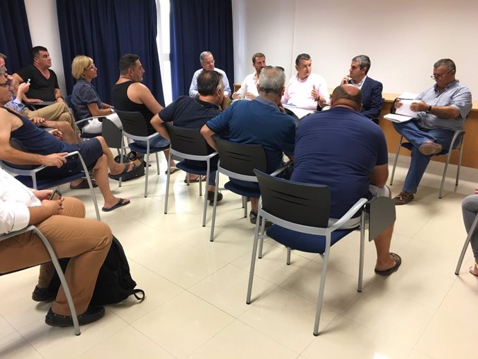 Reunión del PP con pescadores en Barbate (Cádiz)