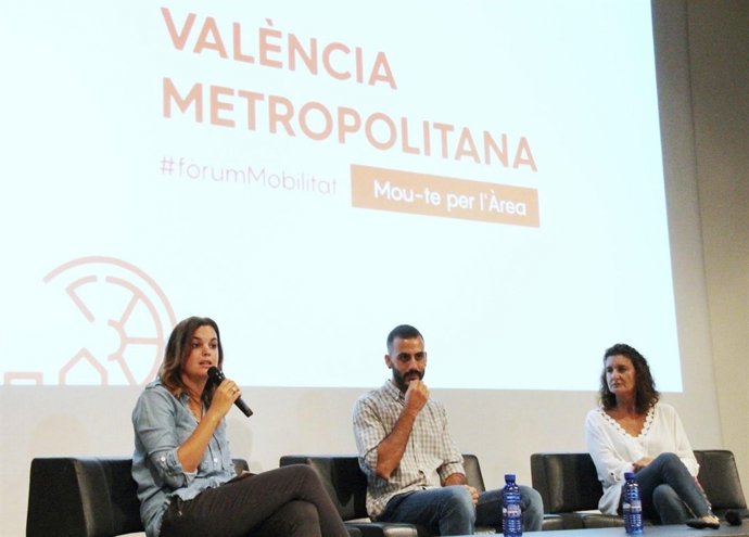 Sandra Gómez y Mercedes Caballero en unas jornadas sobre movilidad