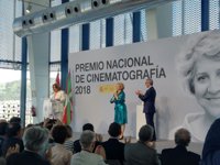 Zinemaldia.- Esther García reivindica el "talento" de la producción al recibir el Premio Nacional de Cinematografía