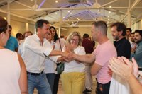 Velázquez habla de coacciones en "un despacho" para que retirara la candidatura