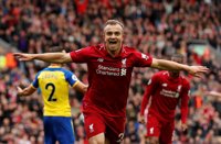 El Liverpool sigue en lo más alto y el Manchester United tropieza en Old Trafford