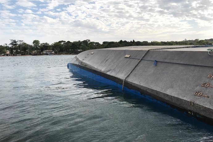 El ferry MV Nyerere tras naufragar en el lago Victoria