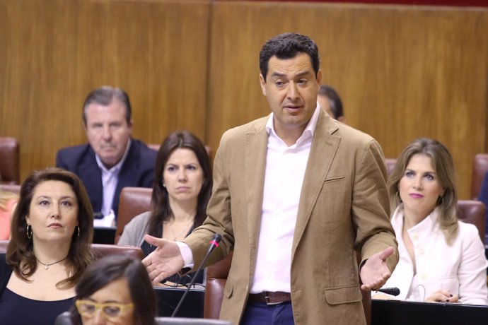 El presidente del PP-A, Juanma Moreno, en el Pleno del Parlamento de Andalucía