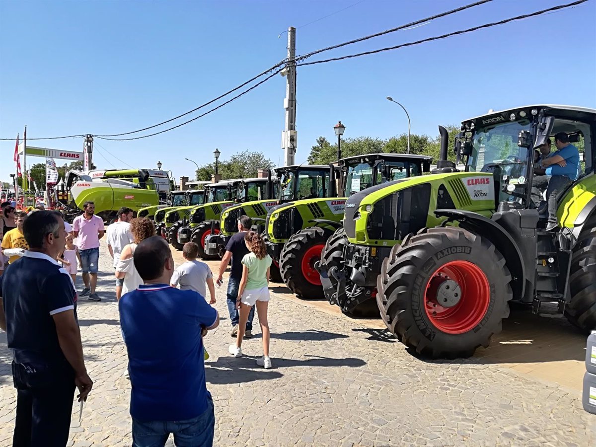 El Alcalde De Carmona Sevilla Celebra El éxito De Agroporc 2018 En Volumen De Negocios Y De 3043