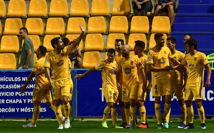 Los futbolistas del Alcorcón celebran un gol