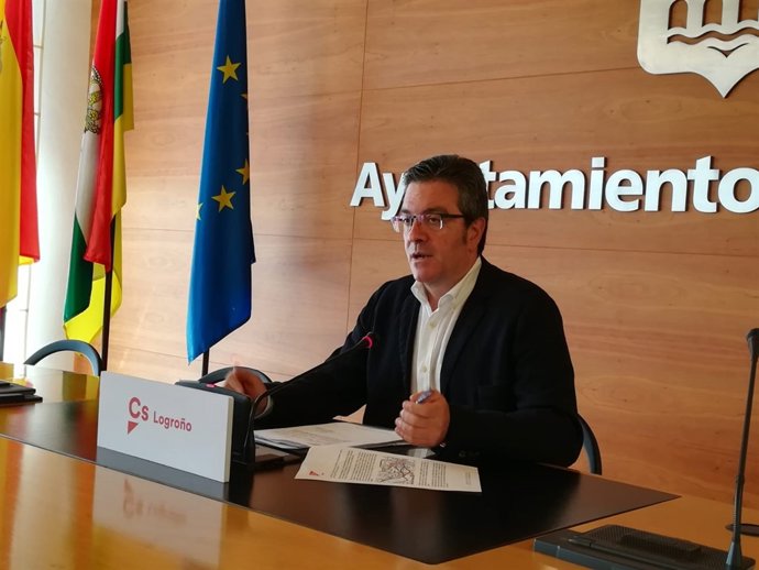 El portavoz de Ciudadanos, Julián San Martín en rueda de prensa