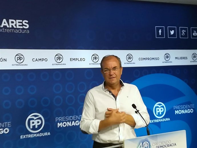 Monago en rueda de prensa este lunes en Mérida