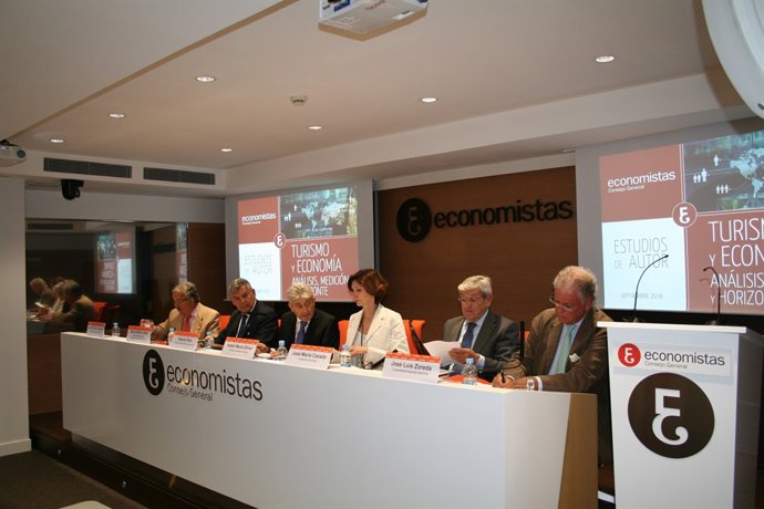 Oliver en la jornada 'Turismo y Economía. Análisis, medición y horizonte'