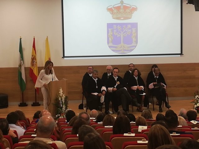 Susana Díaz inaugura el curso oficial en la Universidad