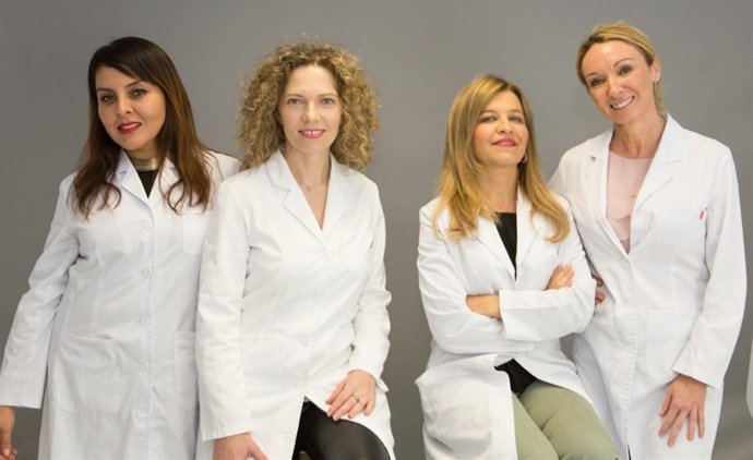 Las doctoras Mercedes Morillo y Amalia   Pérez Gil,   Hospital Quirónsalud