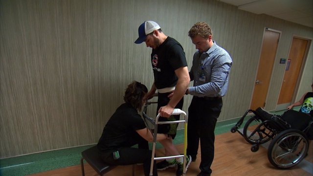 Un parapléjico consigue volver a caminar gracias a estimulación eléctrica