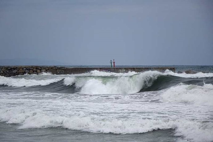 Onades, temporal, fred, pluja, mar (ARXIU)