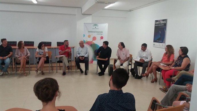 Reunión de emprendedores en el CADE del puerto