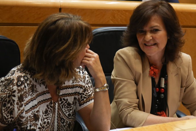 Carmen Calvo i Dolores Delgado en el Senat