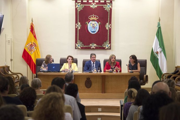 Jornada sobre la trata de seres humanos en el Colegio de Abogados de Sevilla