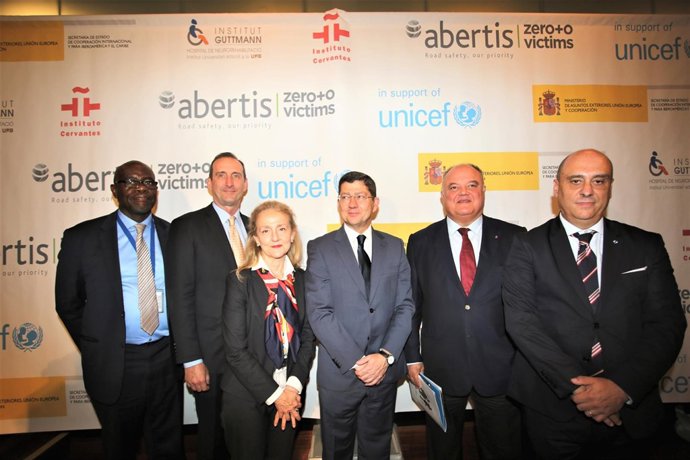 C.Williams, G.Sthal, M.Bassols, I.Olmos, S.Loughney, J.Martos