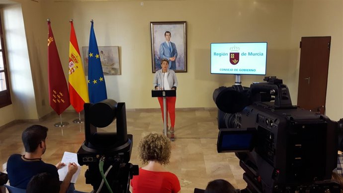 La portavoz del Gobierno regional, Noelia Arroyo, en la rueda de prensa
