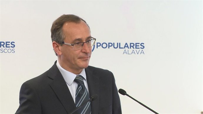 Alfonso Alonso, presidente del PP vasco, en rueda de prensa en Vitoria