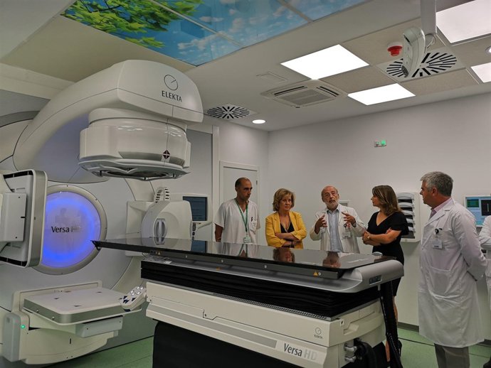 Visita al nuevo acelerador lineal