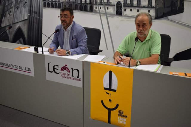 Llamas y Bandera durante la presentación de las Fiestas de San Froilán. 26-9-18