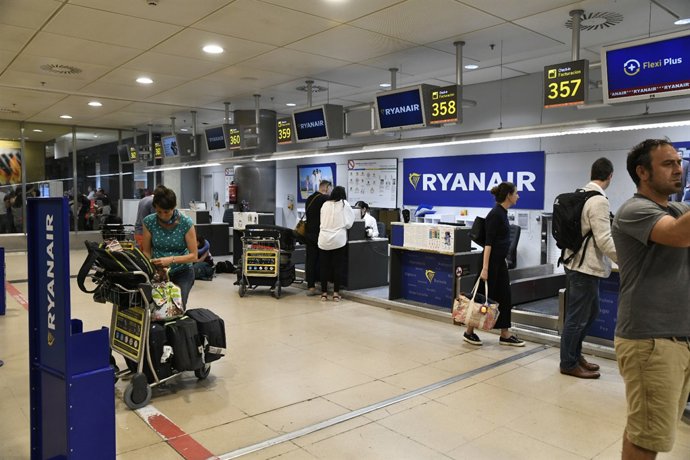 Els sindicats protesten en l'Aeroport de Madrid-Barajas Adolfo Suárez durant