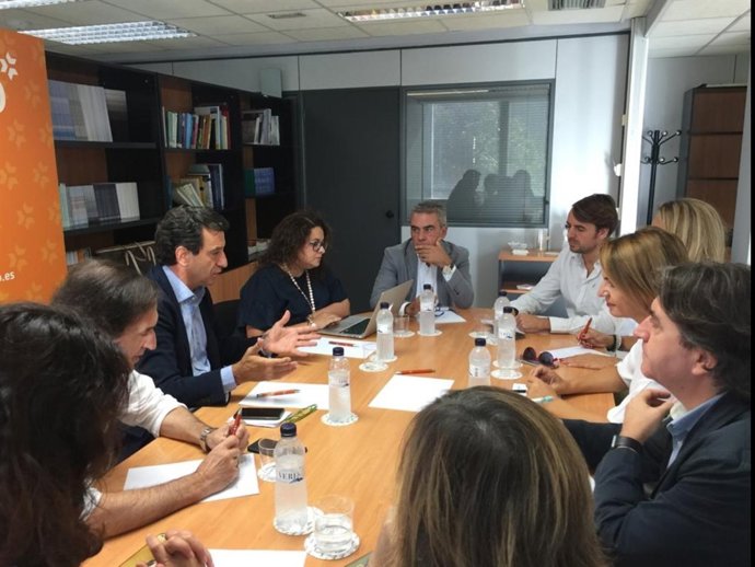 Company se reúne con la CAEB  y la FEHM por el PIAT