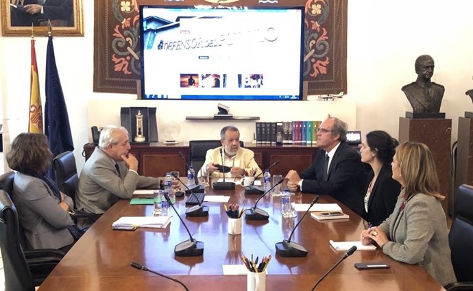 ÁNGEL GABILONDO REUNIDO CON EL DEFENSOR DEL PUEBLO