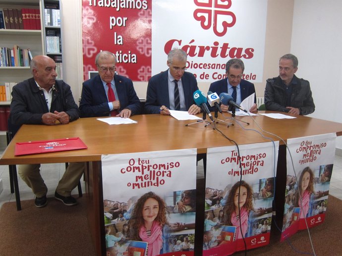 El conselleiro de Economía, Francisco Conde, en un acto con Cáritas y Cruz Roja