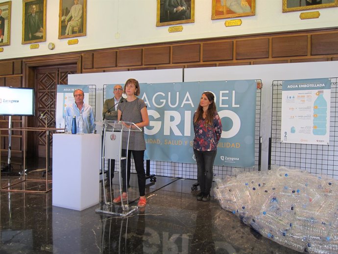 La campaña 'En Zaragoza, mejor del grifo' ha presentado hoy nuevos materiales